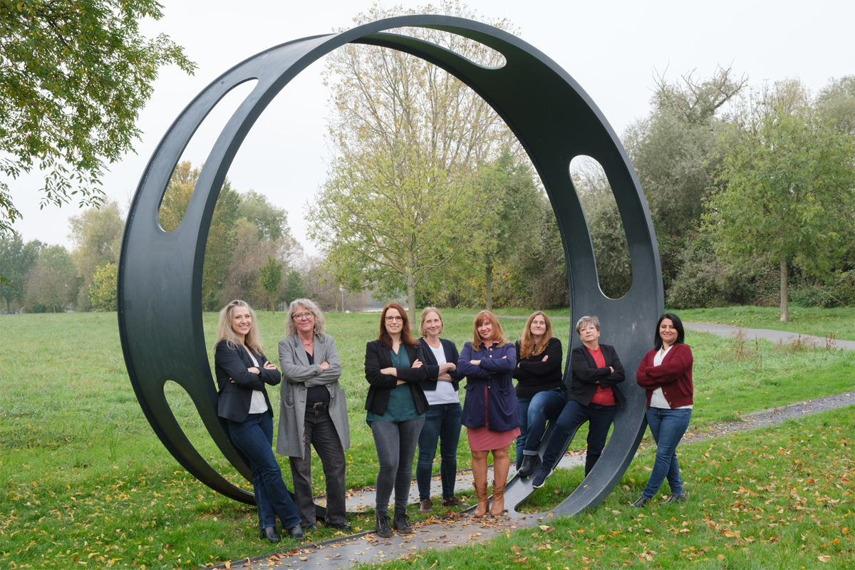Teamfoto der Mitarbeiterinnen des Frauenzentrums Rüsselsheim e.V.